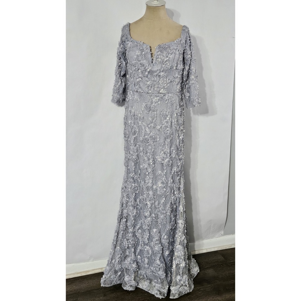 Xscape Women's Off-The-Shoulder Lace Trumper Gown